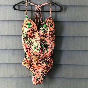 ATHLETA ONE-PIECE SWIM SUIT SIZE MEDIUM EUC 🏝🏝🏝